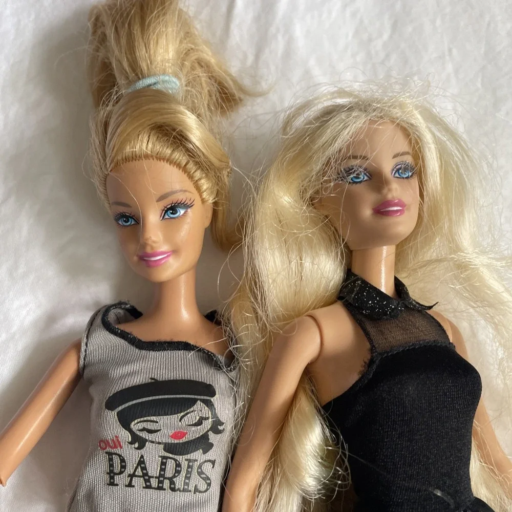 1999 Barbies Lot Of 2
